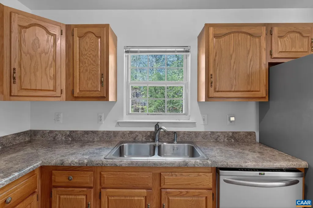 32 Hatchechubee Road Palmyra VA 22963