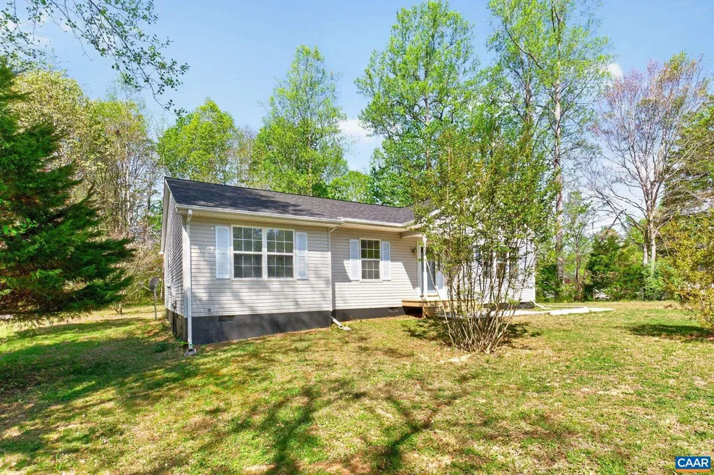 32 Hatchechubee Road Palmyra VA 22963