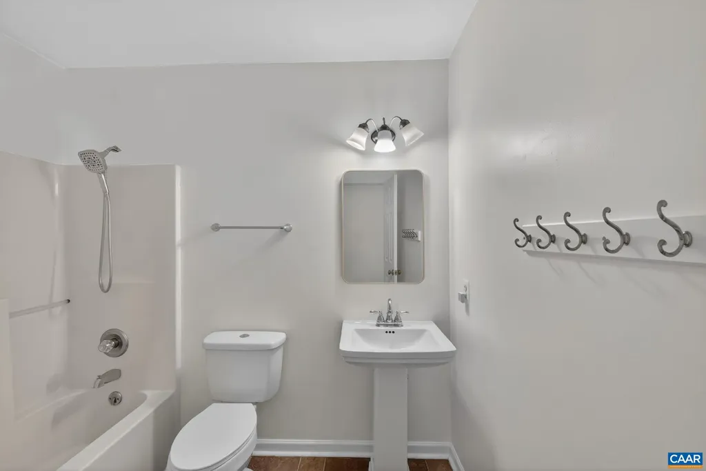 32 Hatchechubee Road Palmyra VA 22963