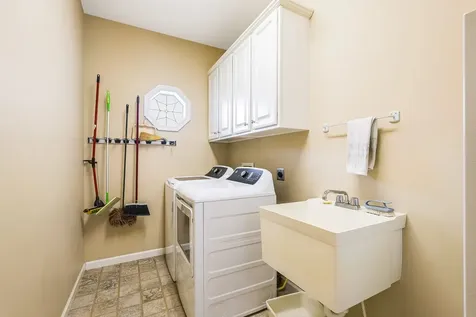84 Windsor Drive Fishersville VA 22939