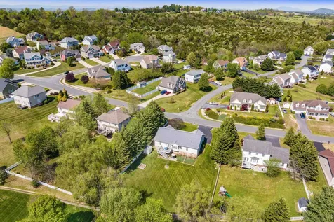 84 Windsor Drive Fishersville VA 22939