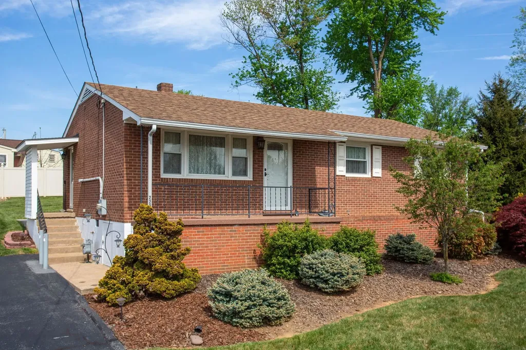 225 Hartman Drive Harrisonburg VA 22802