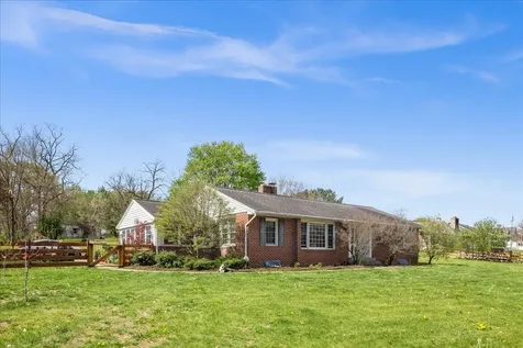 330 Sunset Drive N Broadway VA 22815