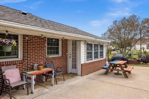 330 Sunset Drive N Broadway VA 22815