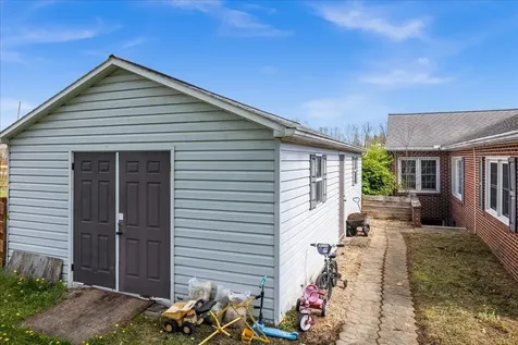 330 Sunset Drive N Broadway VA 22815