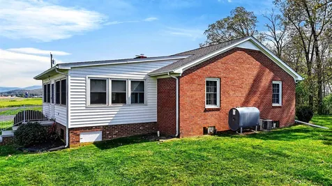 1522 Dam Town Road Fort Defiance VA 24437