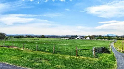 1522 Dam Town Road Fort Defiance VA 24437