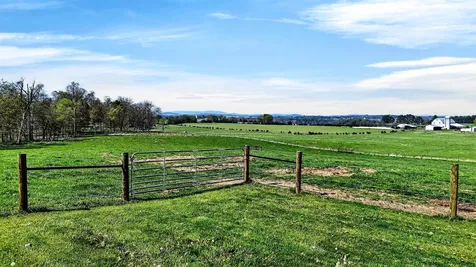 1522 Dam Town Road Fort Defiance VA 24437