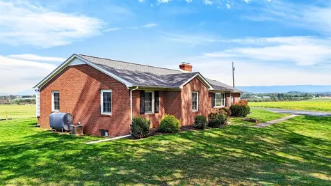 1522 Dam Town Road Fort Defiance VA 24437
