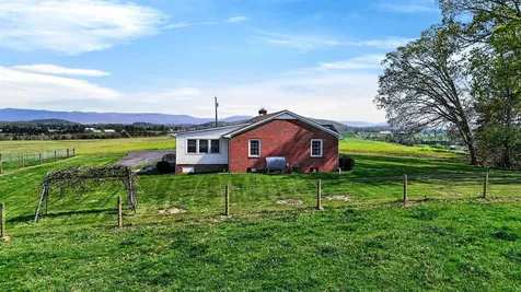 1522 Dam Town Road Fort Defiance VA 24437