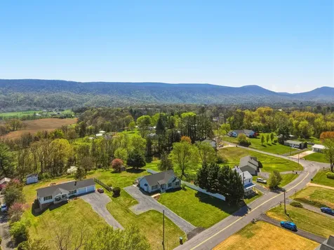 515 Hollingsworth Road Woodstock VA 22664