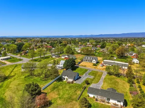 515 Hollingsworth Road Woodstock VA 22664