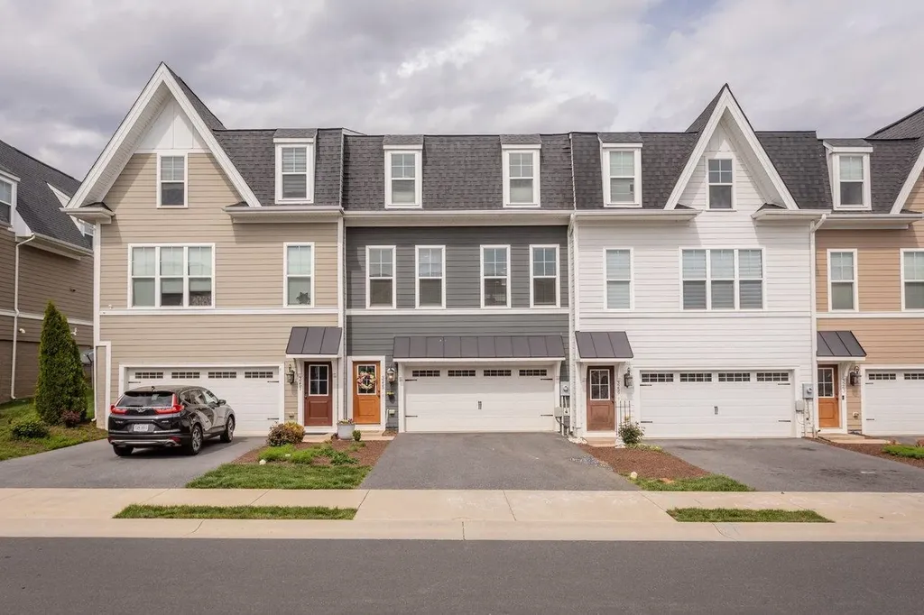 Rockingham VA, 3255 Charleston Boulevard