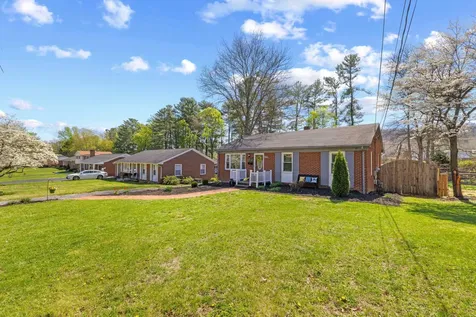 918 Washington Avenue Waynesboro VA 22980
