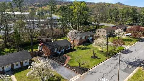 918 Washington Avenue Waynesboro VA 22980