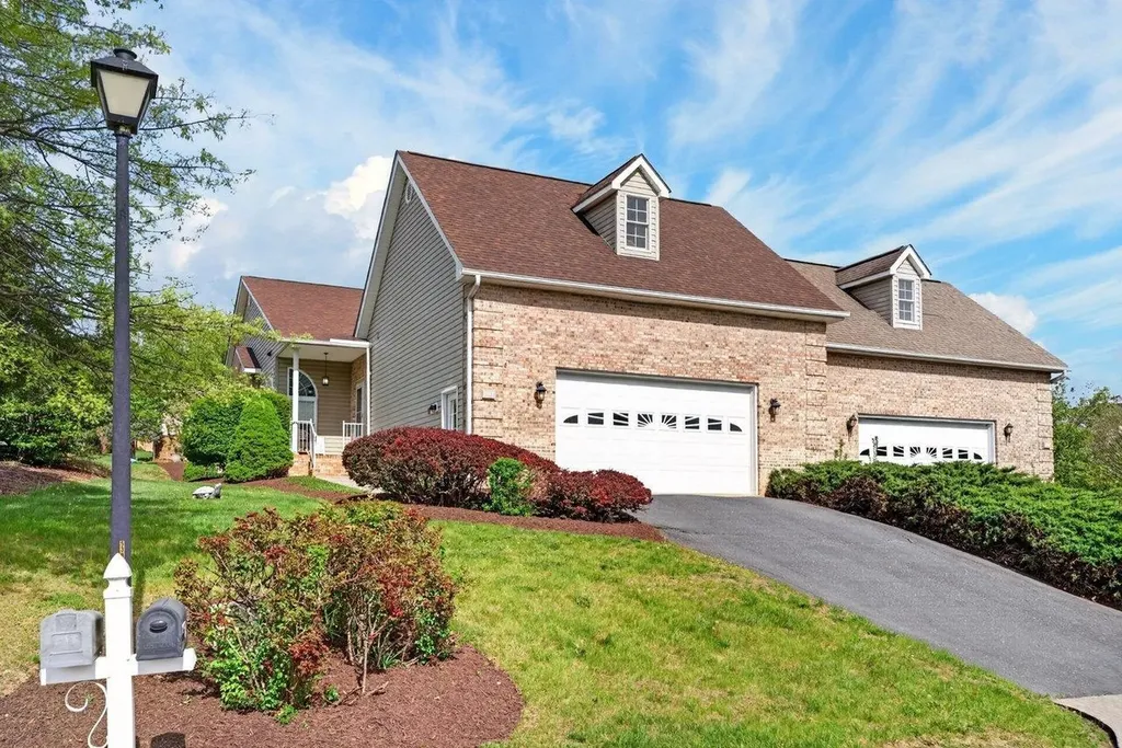 Harrisonburg VA, 2102 Lake Terrace Drive