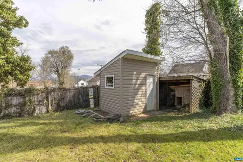 424 Oak Avenue Waynesboro VA 22980