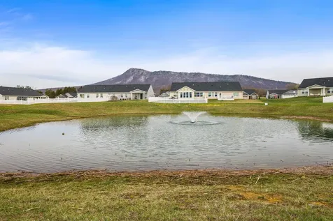 6 South Peak Drive Mcgaheysville VA 22840