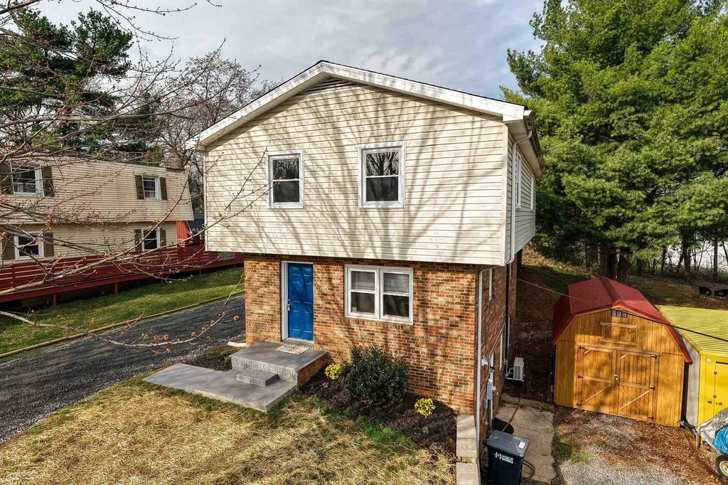 349 Summit Street Harrisonburg VA 22802