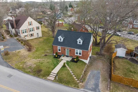 958 Donaghe Street Staunton VA 24401