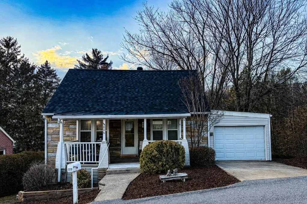 Staunton VA, 806 Randolph Street