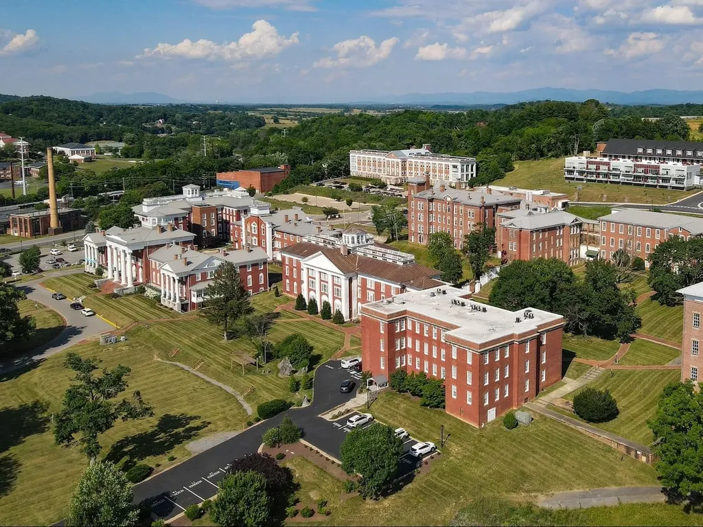 Staunton VA, 101 Village Drive W, Unit 101