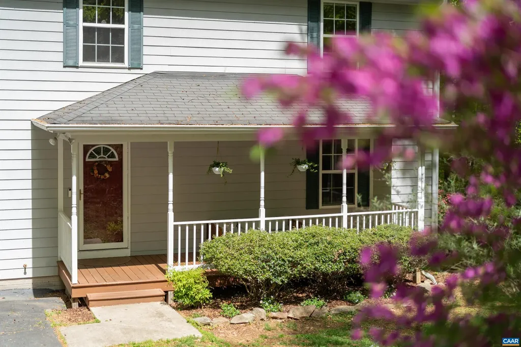 11 Holly Circle Palmyra VA 22963