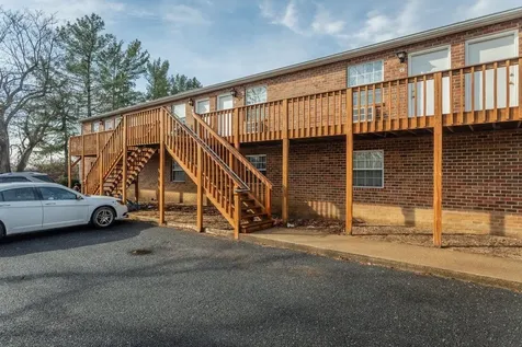 990, 992, 994 Chicago Avenue Harrisonburg VA 22802