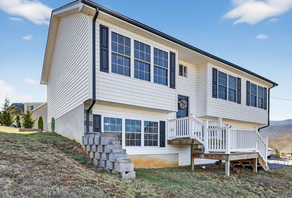 235 Locustdale Loop Shenandoah VA 22849