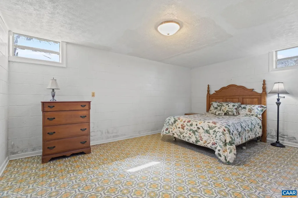 3258 River Road W Scottsville VA 24590