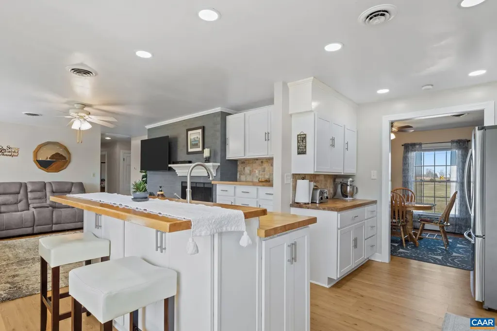 3258 River Road W Scottsville VA 24590