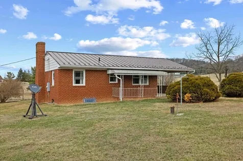 3493 Zion Church Road Broadway VA 22815
