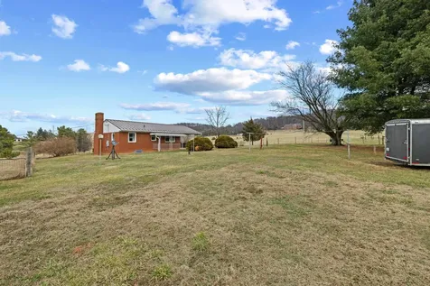 3493 Zion Church Road Broadway VA 22815