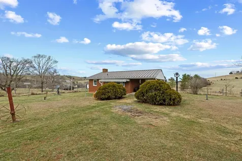 3493 Zion Church Road Broadway VA 22815