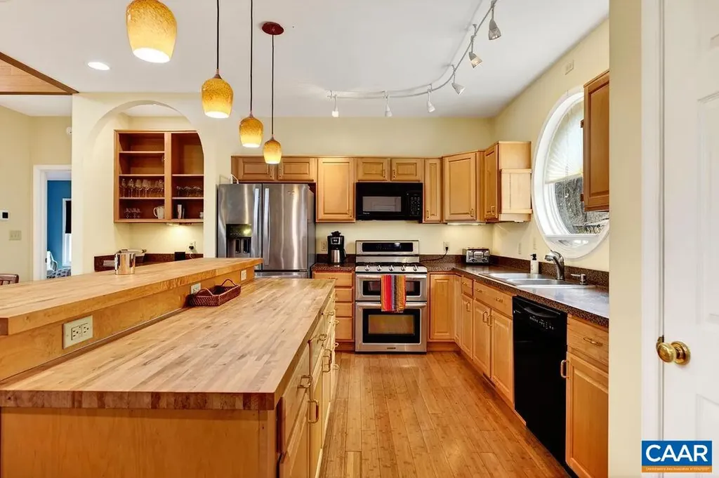 62 Summit Court Roseland VA 22967