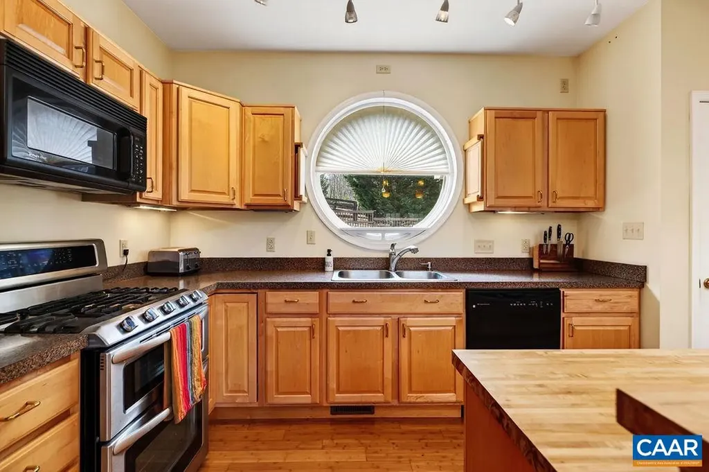 62 Summit Court Roseland VA 22967