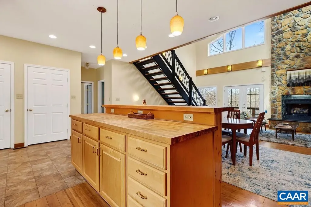 62 Summit Court Roseland VA 22967