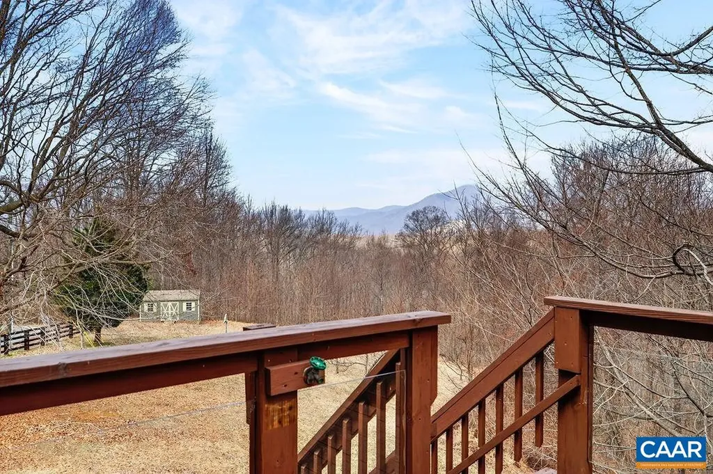 62 Summit Court Roseland VA 22967