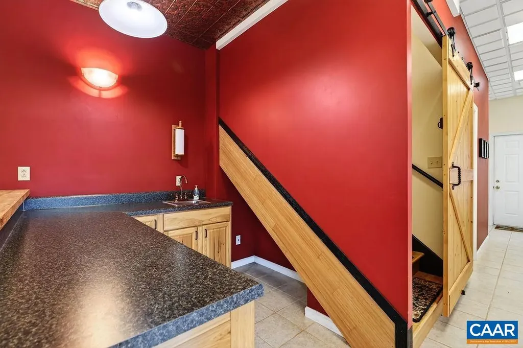 62 Summit Court Roseland VA 22967