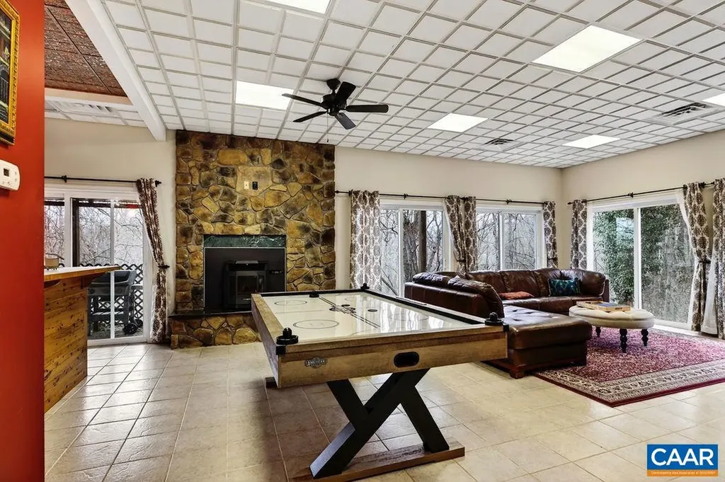 62 Summit Court Roseland VA 22967