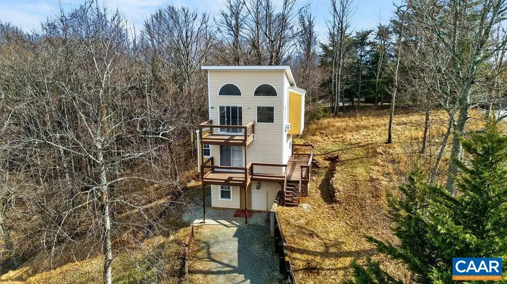 62 Summit Court Roseland VA 22967