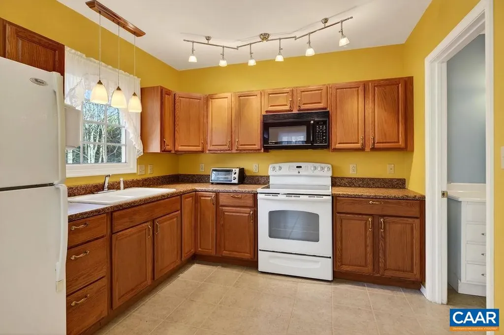 62 Summit Court Roseland VA 22967