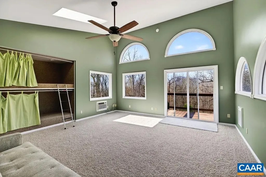 62 Summit Court Roseland VA 22967