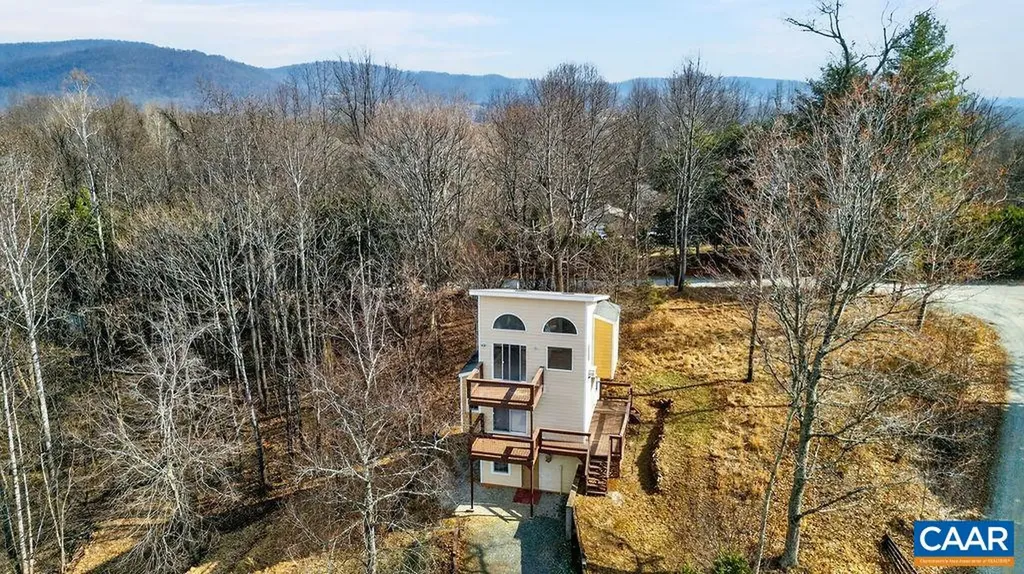 62 Summit Court Roseland VA 22967