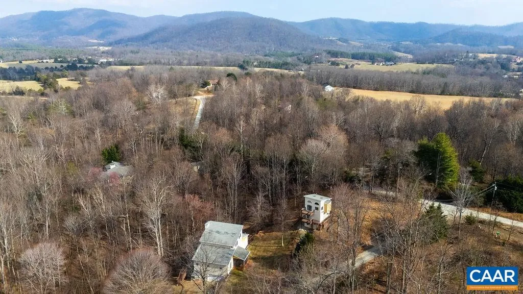 62 Summit Court Roseland VA 22967