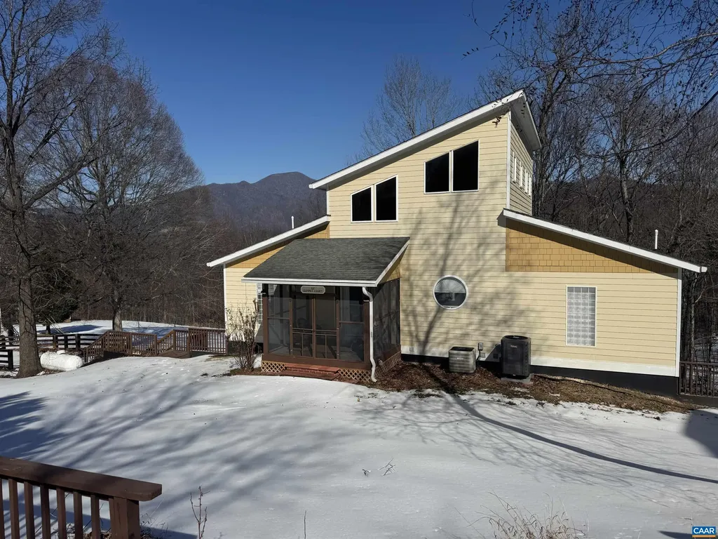 62 Summit Court Roseland VA 22967