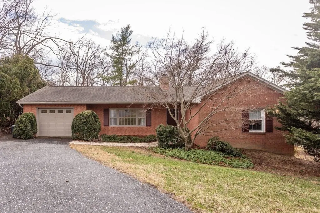 Harrisonburg VA, 1186 Nelson Drive