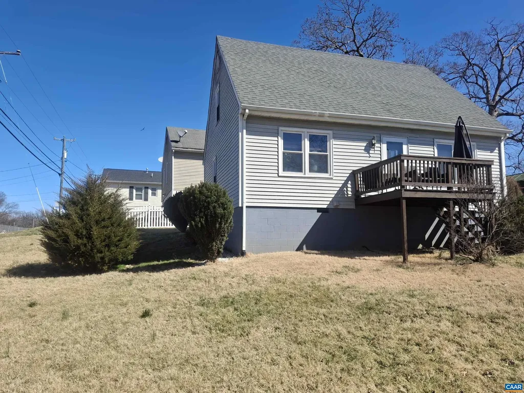 642 Delphine Avenue N Waynesboro VA 22980
