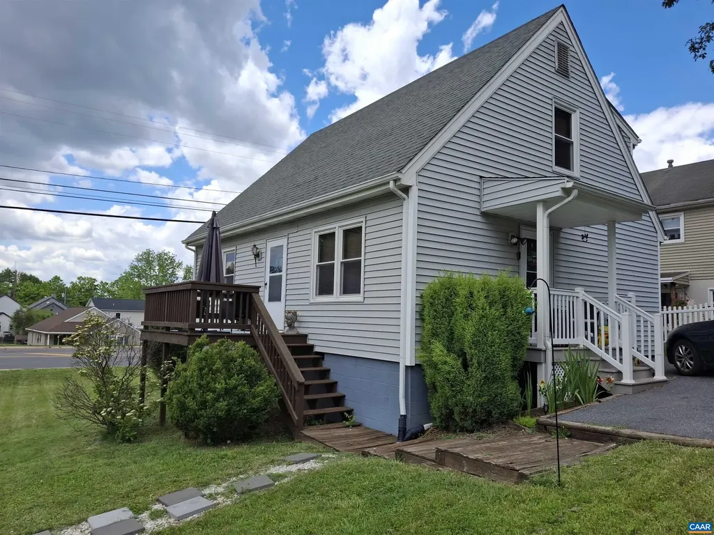 642 Delphine Avenue N Waynesboro VA 22980