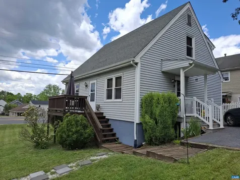 642 Delphine Avenue N Waynesboro VA 22980